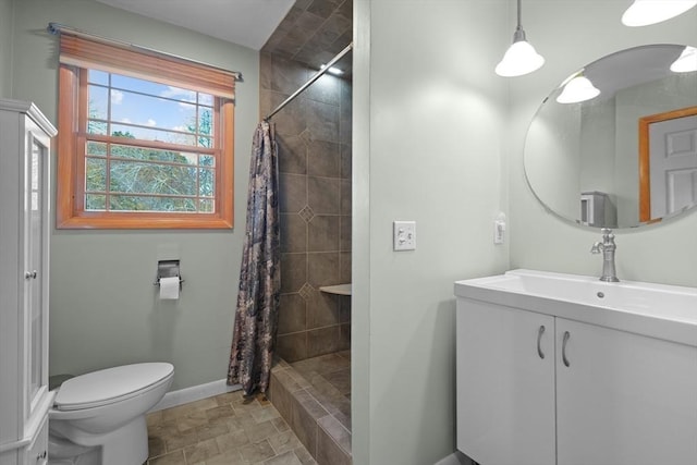 bathroom with a shower with curtain, vanity, and toilet