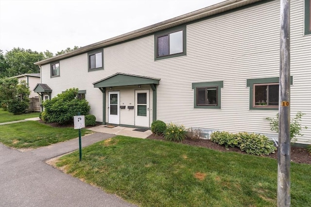 170 E Hadley Rd Unit 60, Amherst, MA 01002 - townhome / multi-family property with a front yard