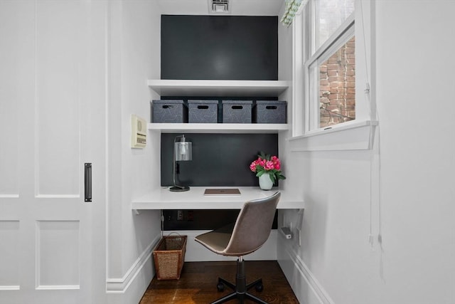 9 Bond St, Boston, MA 02118 - office space featuring built in desk and baseboards