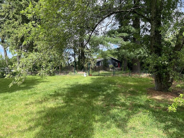 678 School St, Webster, MA 01570 - view of yard