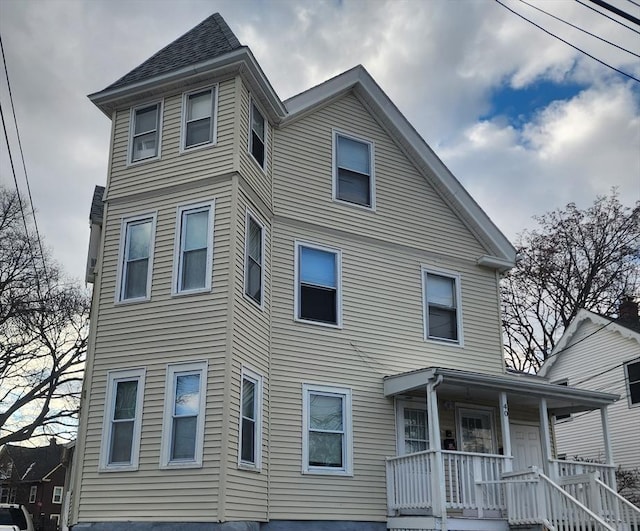 view of front of home with covered porch