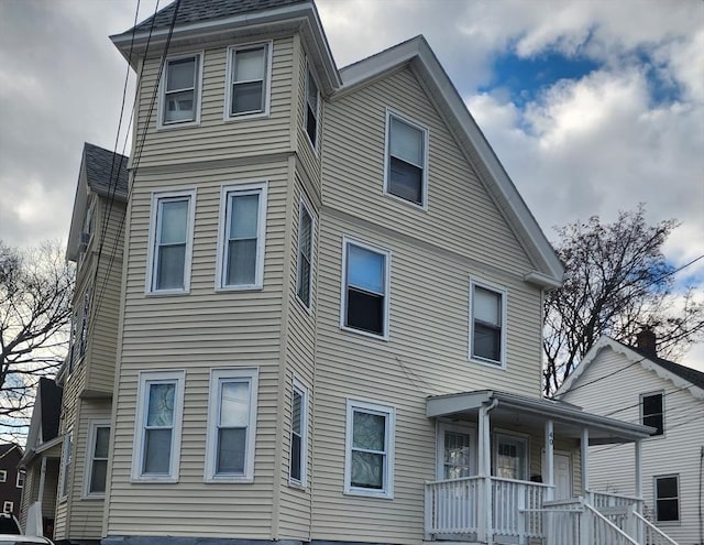 view of front facade with a porch
