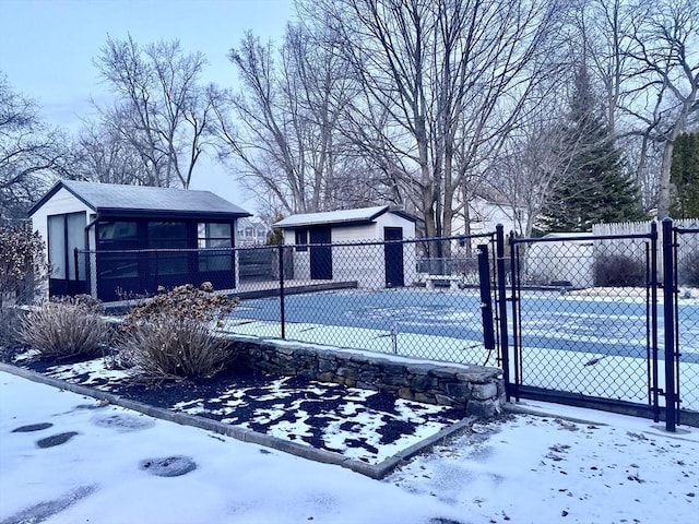 exterior space featuring an outbuilding