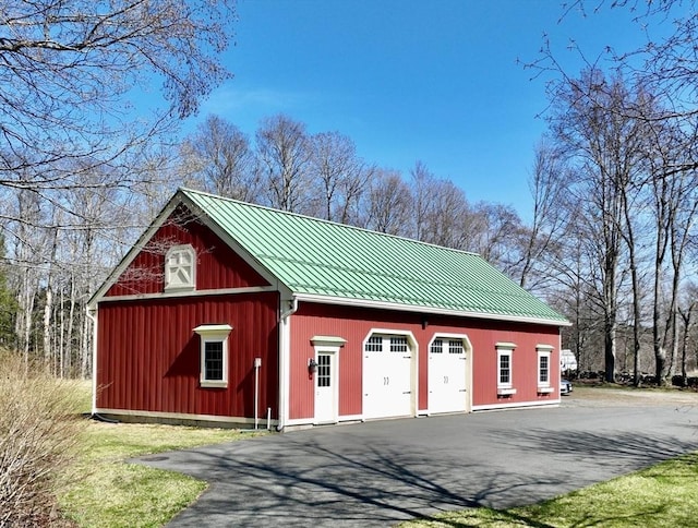 exterior space featuring an outdoor structure
