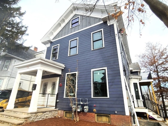 view of front facade