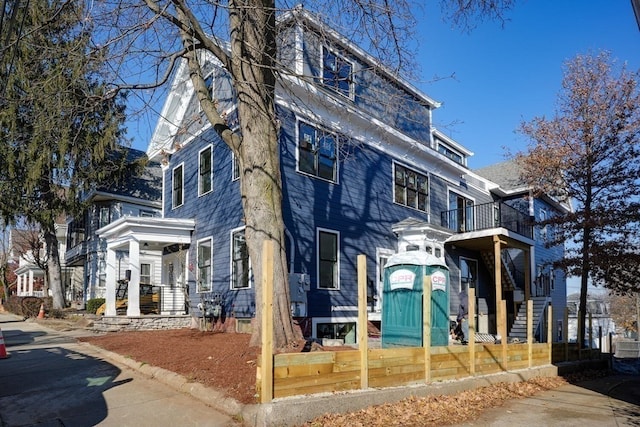 view of front of home featuring a balcony