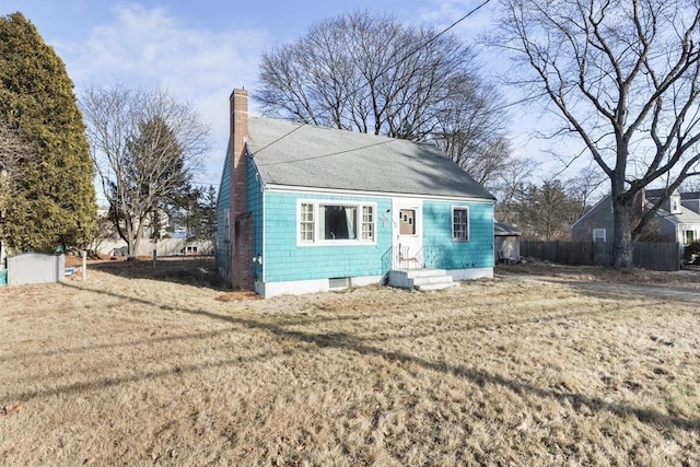 bungalow-style home featuring a front lawn