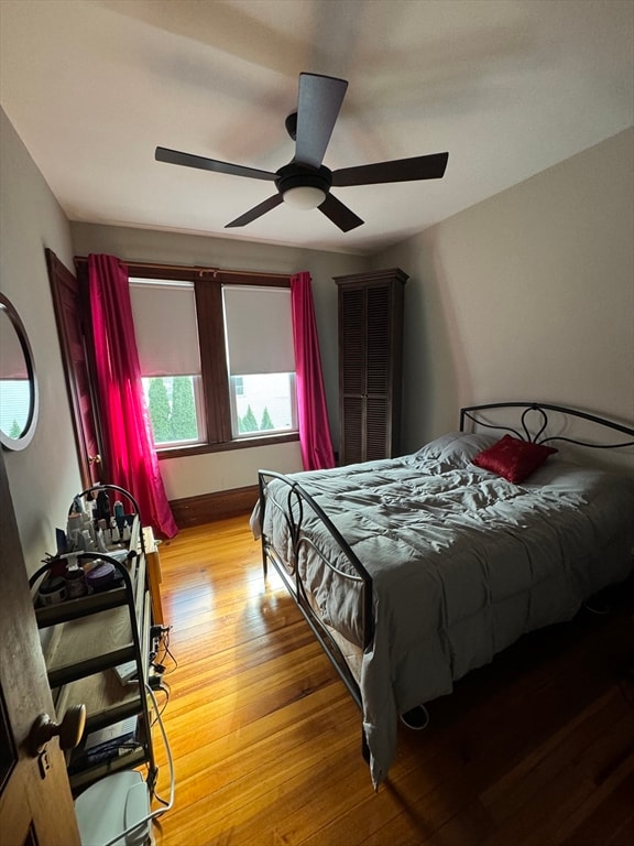 bedroom featuring light hardwood / wood-style floors and ceiling fan