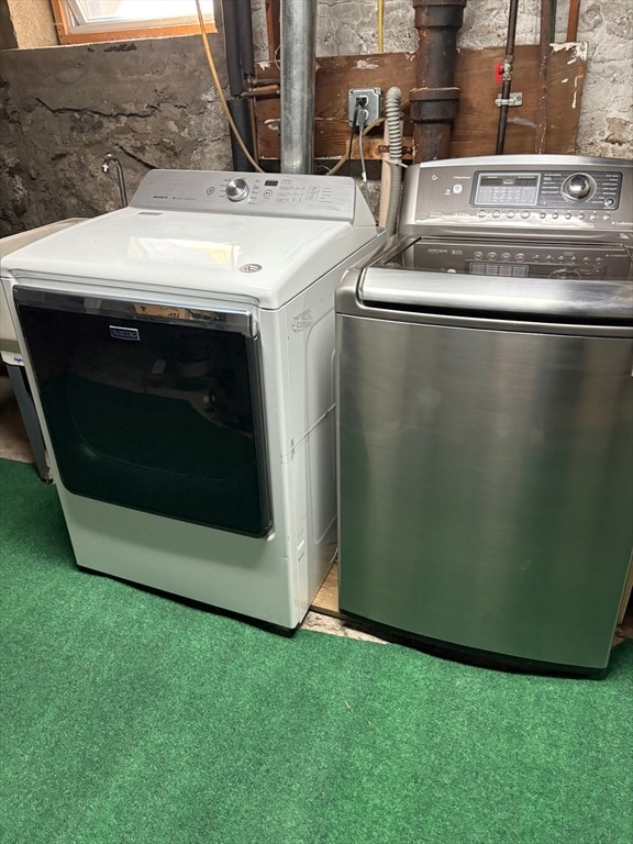 laundry area featuring washing machine and clothes dryer