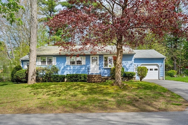view of front facade featuring an attached garage, a front yard, and driveway