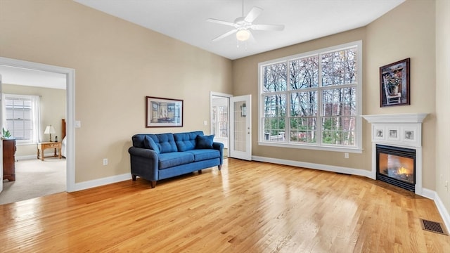 sitting room featuring light hardwood / wood-style floors and ceiling fan