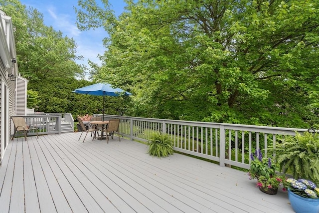 37 Benjamin, Marlborough, MA 01752 - deck featuring outdoor dining space
