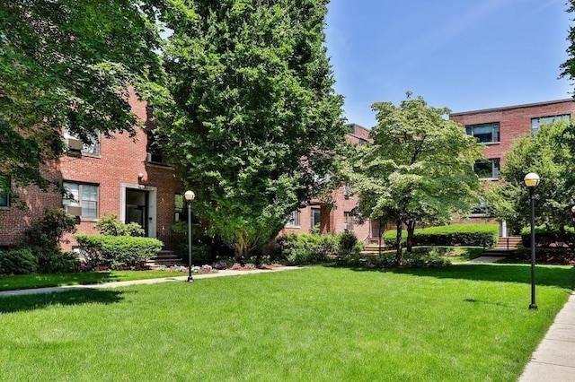 view of property's community featuring a lawn