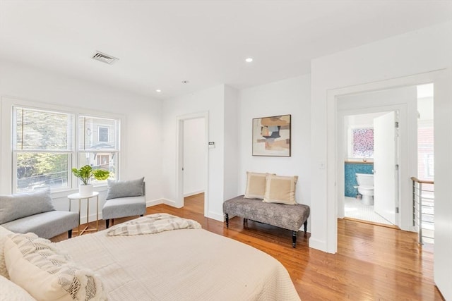 bedroom featuring light wood-style floors, baseboards, and recessed lighting