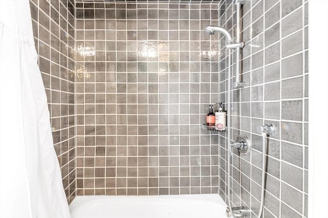 bathroom featuring shower / bathtub combination with curtain