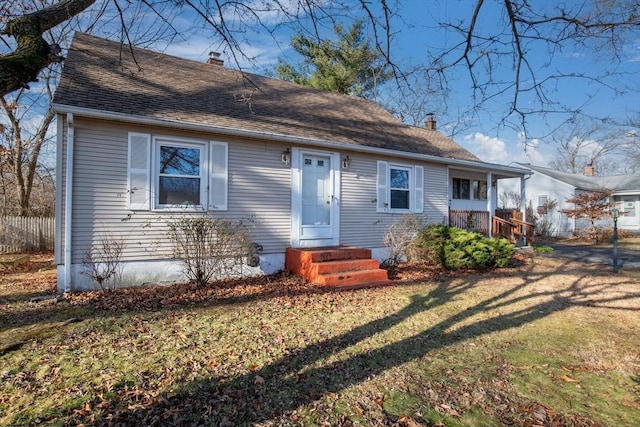 view of front of house featuring a front yard