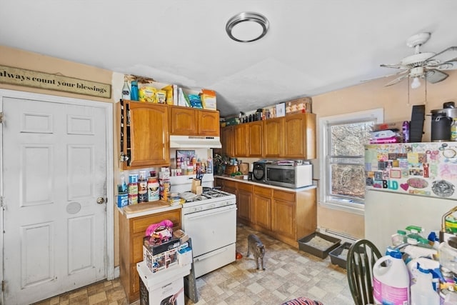 kitchen featuring ceiling fan and white appliances