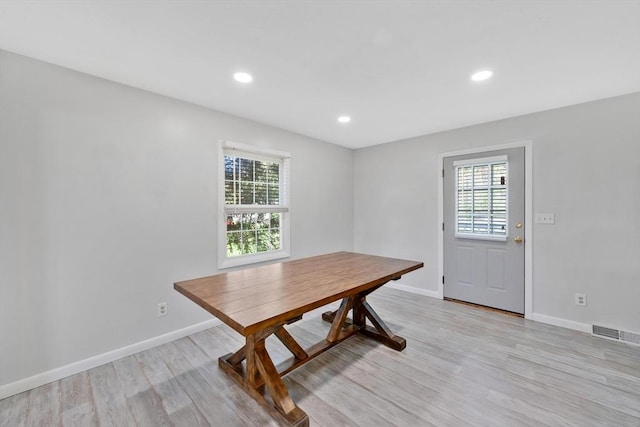dining space with visible vents, baseboards, and light wood-type flooring
