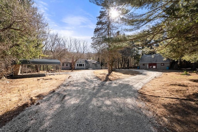 view of front facade featuring driveway