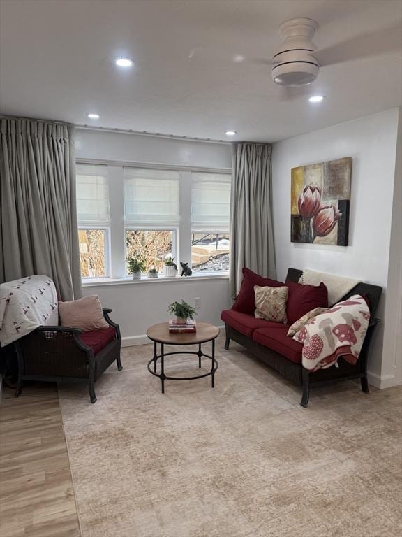 living area featuring light wood finished floors, baseboards, and recessed lighting