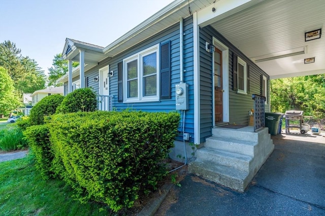 60 Highland Ave, Leominster, MA 01453 - view of home's exterior with covered porch