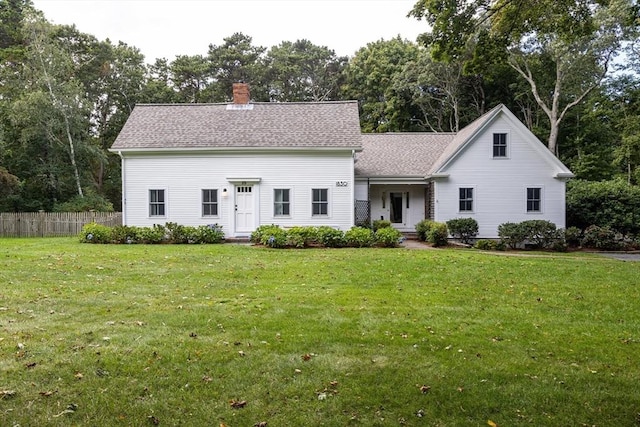 view of front of house featuring a front yard