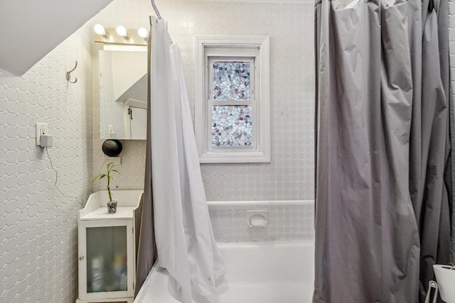 full bath with shower / bathtub combination with curtain