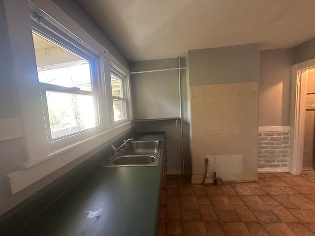 bathroom featuring a sink
