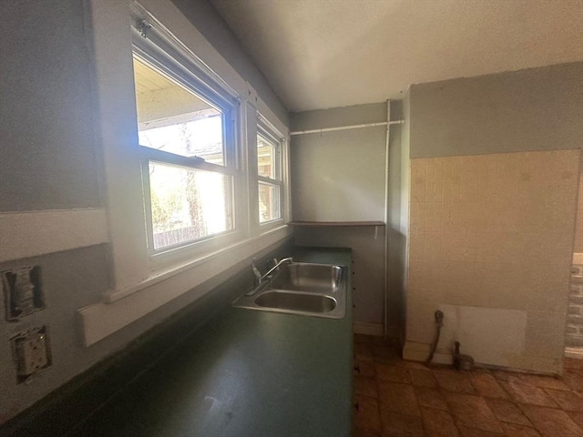 bathroom featuring a sink