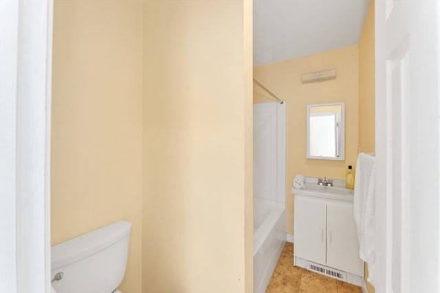 bathroom featuring vanity, visible vents, toilet, tile patterned floors, and shower / bath combo with shower curtain