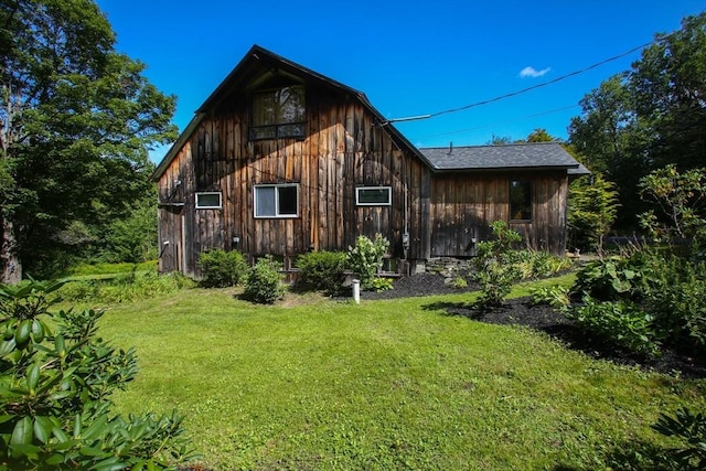 view of barn with a lawn