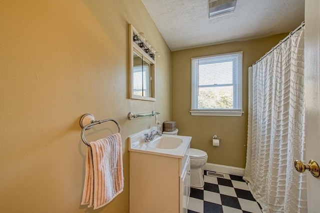 bathroom with curtained shower, a textured ceiling, toilet, and vanity