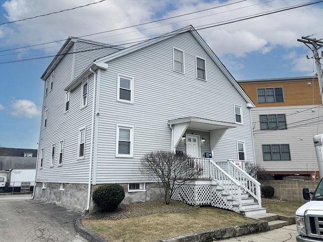 view of front of property