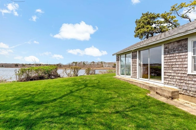 view of yard featuring a water view
