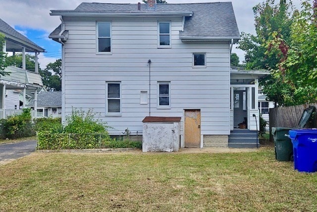 back of house featuring a lawn