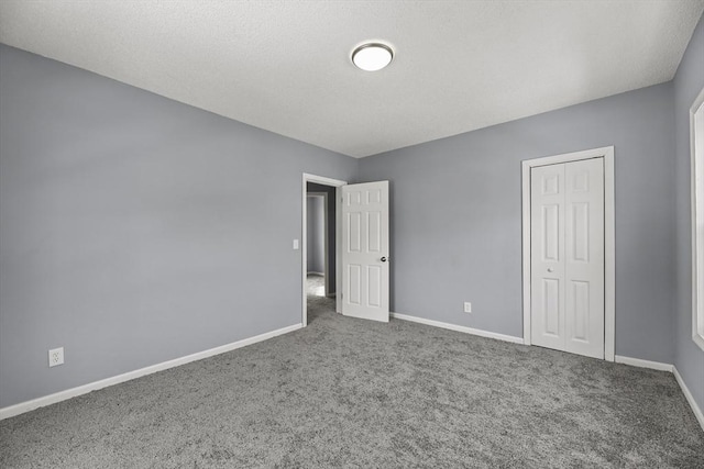 unfurnished room with carpet