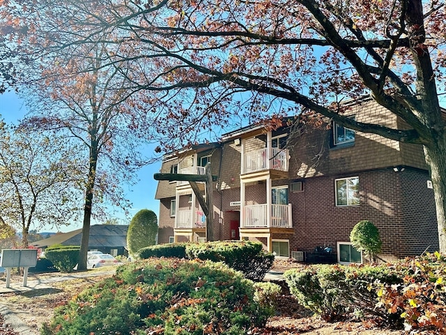 exterior space featuring a balcony