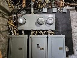 7 Kensington Rd, Worcester, MA 01602 - utilities featuring electric meter and electric panel