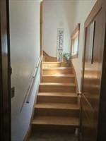 7 Kensington Rd, Worcester, MA 01602 - view of staircase