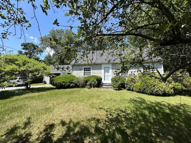 53 Washington St, Topsfield, MA 01983 - view of front of house featuring a front yard