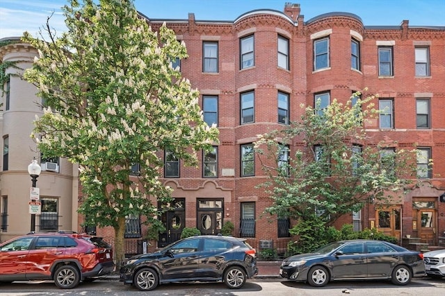 view of apartment building / complex