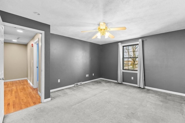 unfurnished room with carpet flooring and ceiling fan