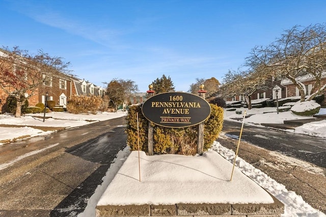 view of community / neighborhood sign