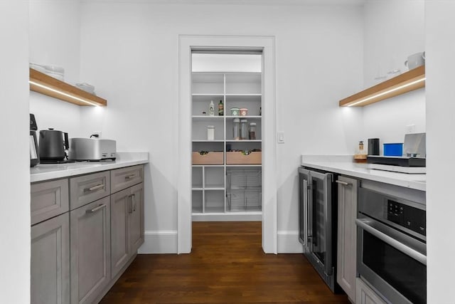 storage area featuring beverage cooler