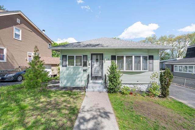 18 Gordon St, Worcester, MA 01604 - bungalow with a front lawn