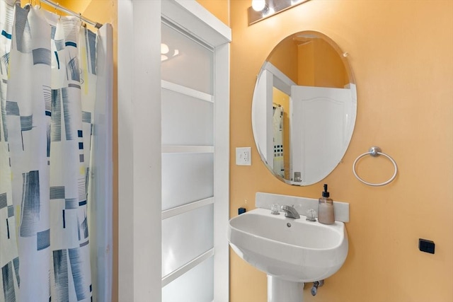 bathroom with curtained shower and sink