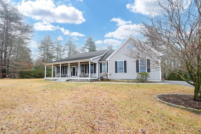 view of front of home with covered porch and a front lawn