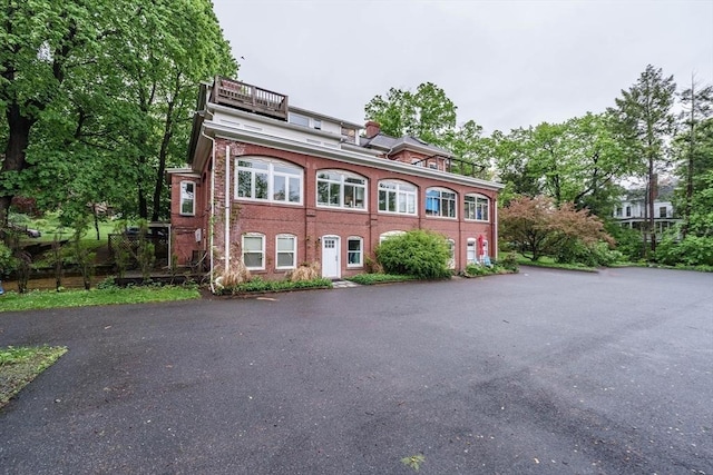 61 Crescent St Unit 6, Northampton, MA 01060 - view of front facade with a balcony and brick siding