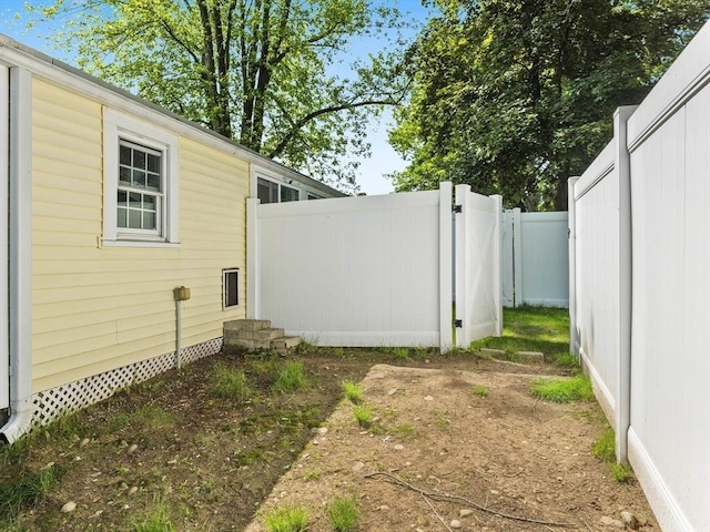 307 Boutelle St, Fitchburg, MA 01420 - view of yard