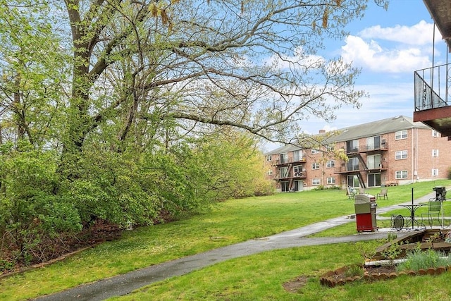 view of property's community featuring a yard